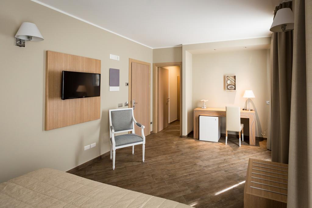 Hotel Monteverde Acqui Terme Esterno foto