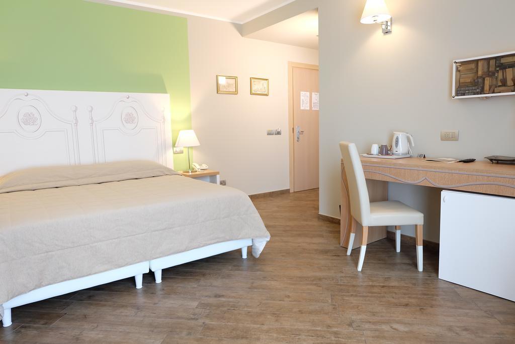 Hotel Monteverde Acqui Terme Esterno foto